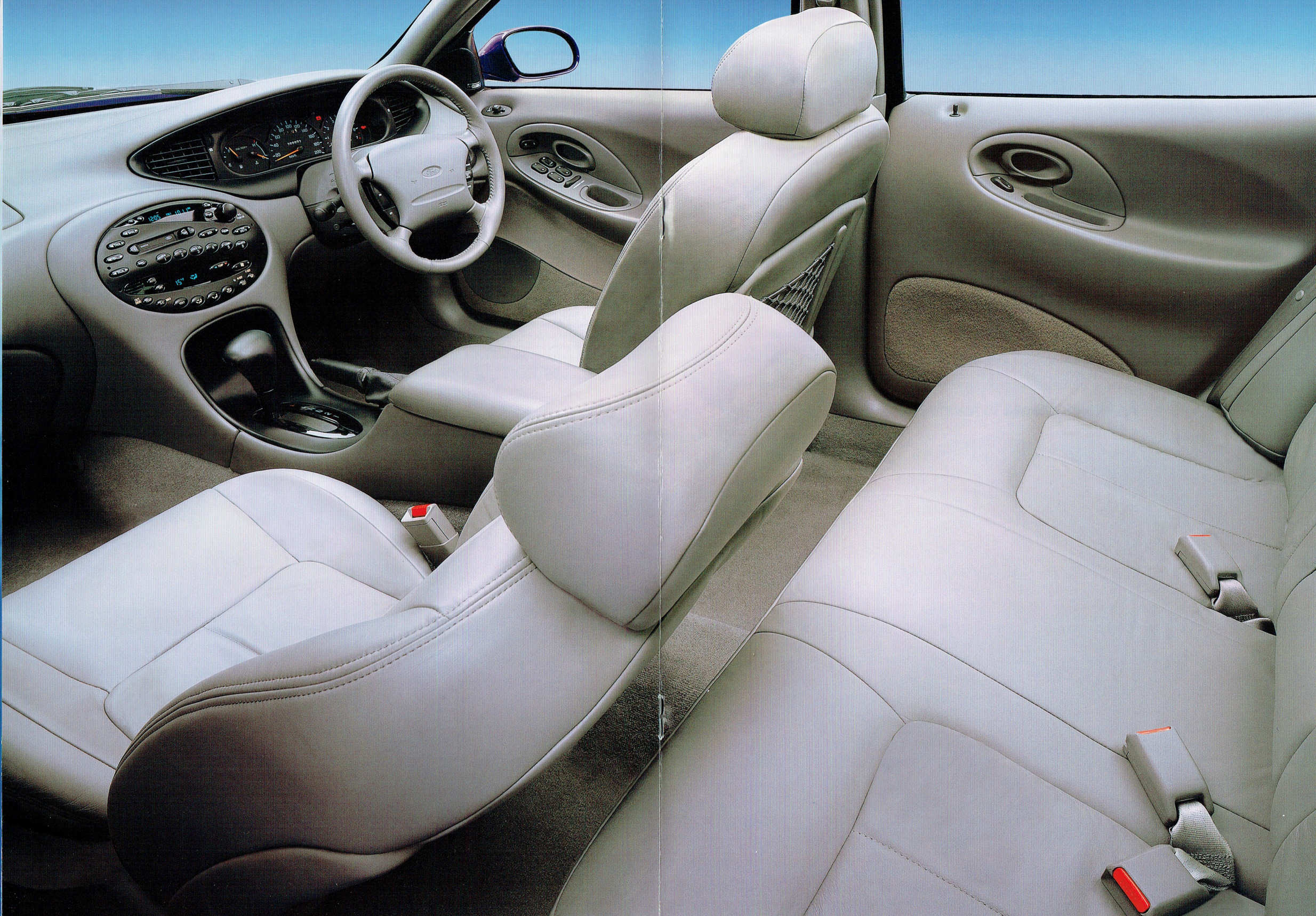 1997_Ford_Taurus_Ghia_Aus-08-09