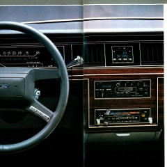1986_Ford_LTD_Crown_Victoria_Cdn-08-09