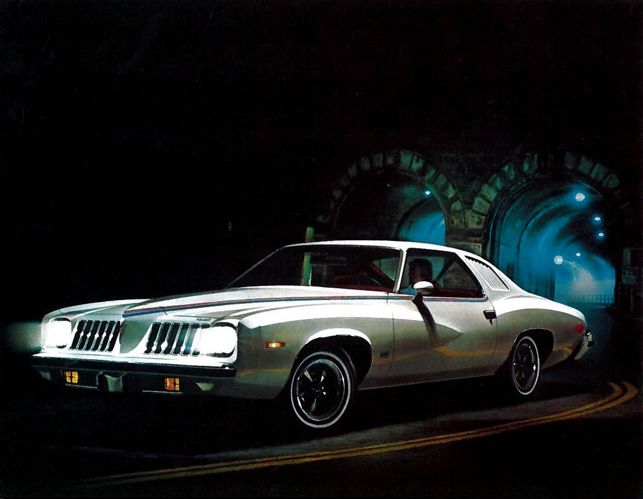 1975_Pontiac_LeMans_Cdn-10