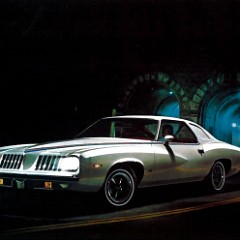 1975_Pontiac_LeMans_Cdn-10