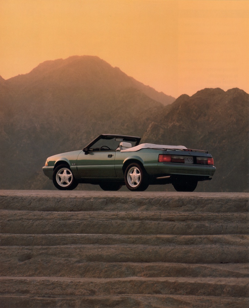 1993_Ford_Mustang-03