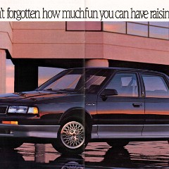 1990_Oldsmobile_Cutlass_Prestige-24-25