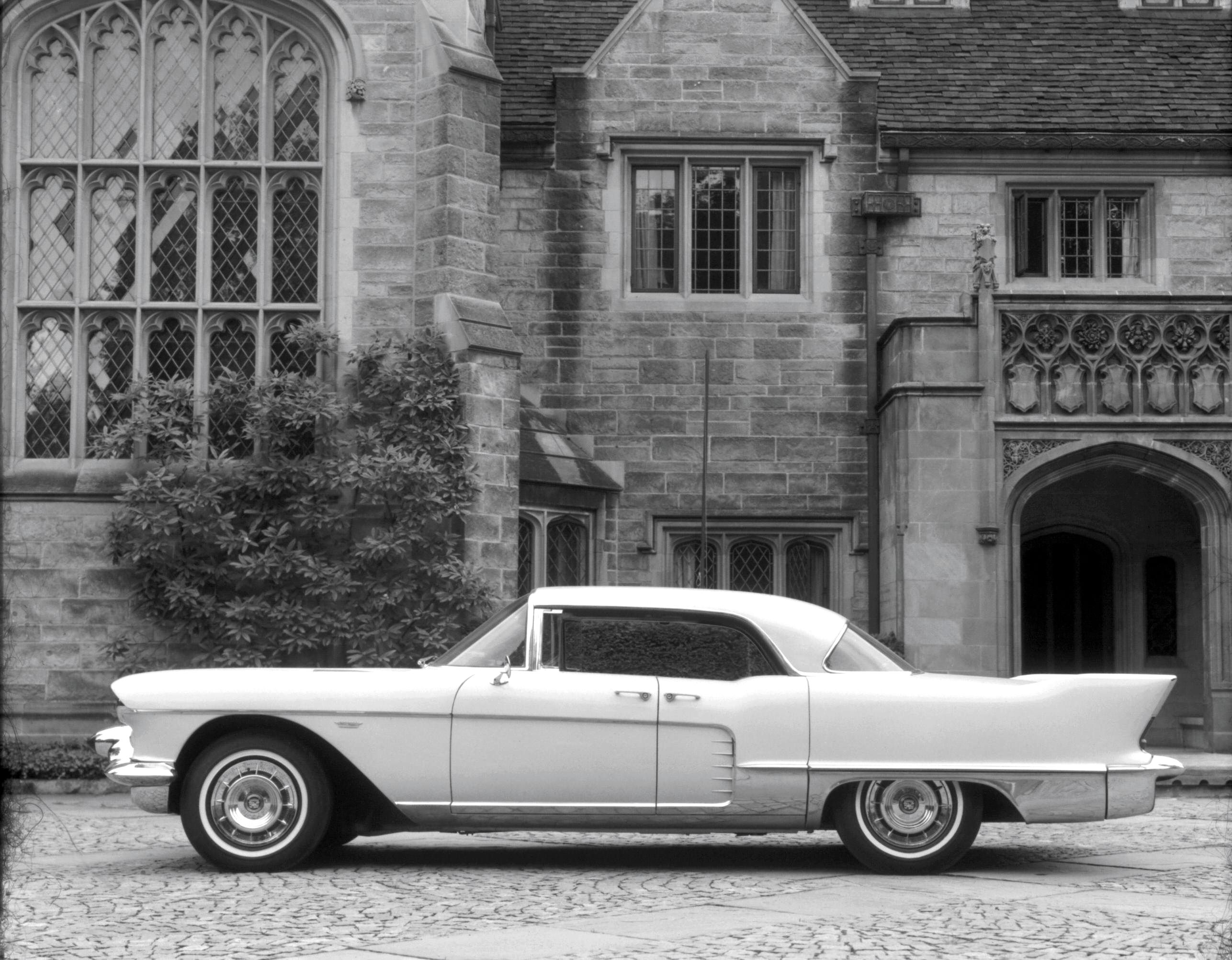 1957_Cadillac_Eldorado_Brougham_001