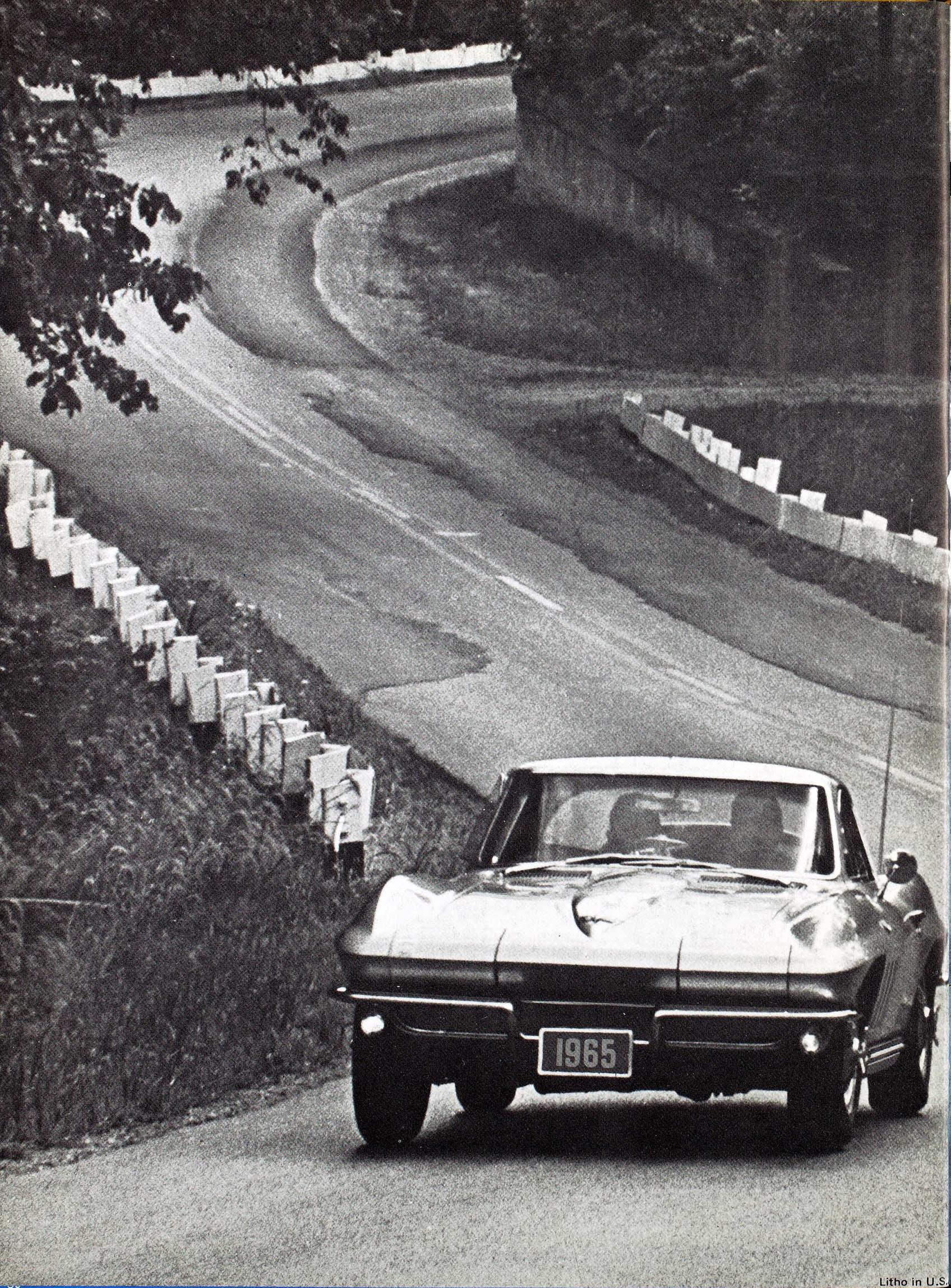 1965_Corvette_News_V8-1-32