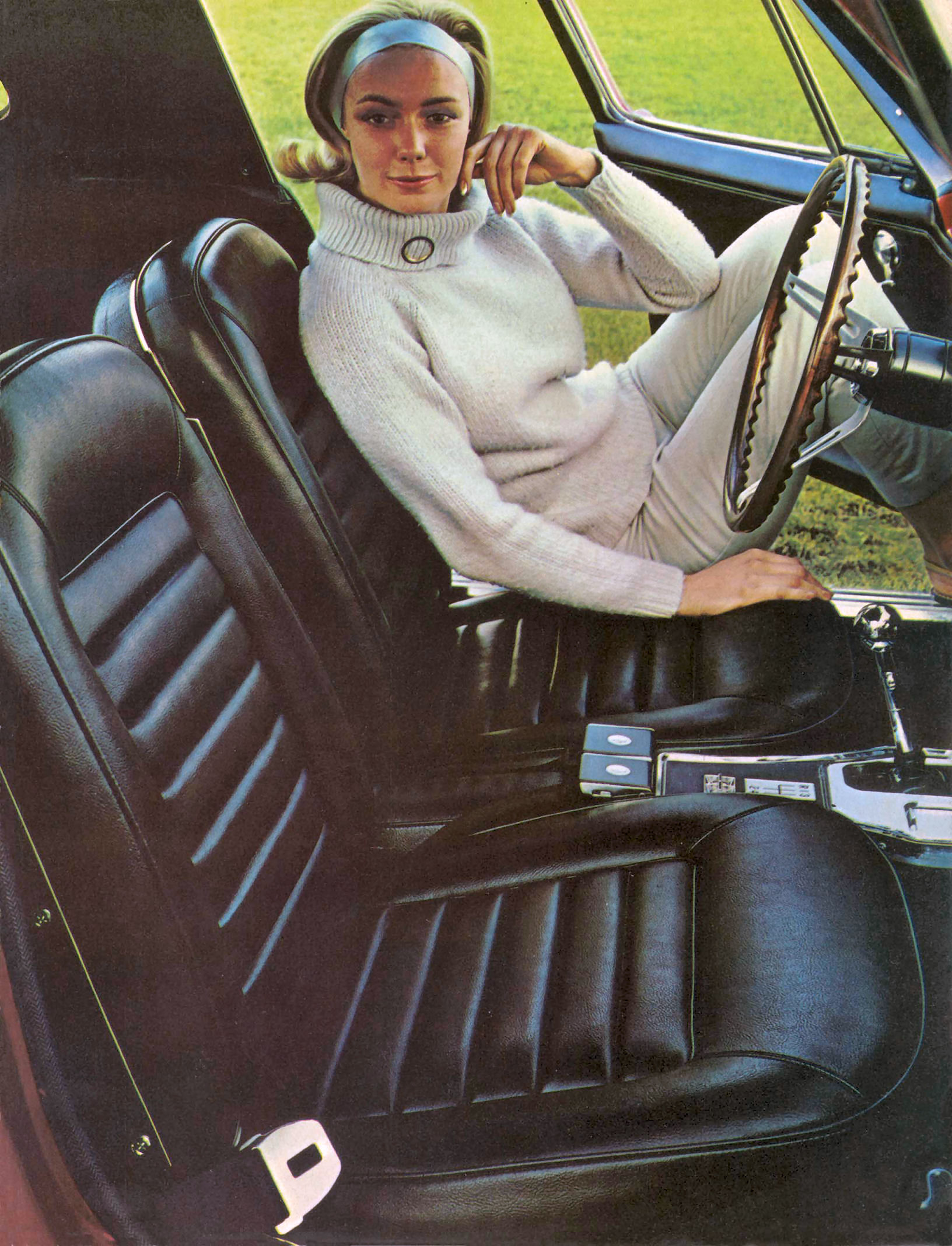1966_Chevrolet_Corvette-11