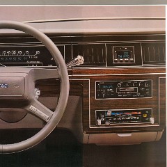 1986_Ford_LTD_Crown_Victoria-08-09