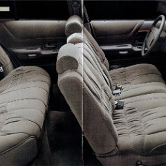 1993_Ford_Crown_Victoria-04-05