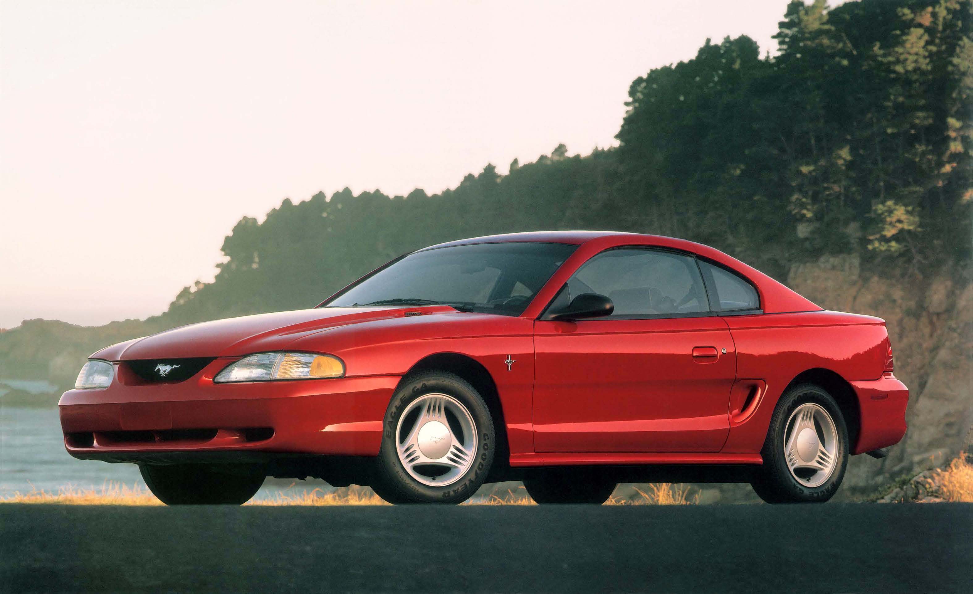 1994_Ford_Mustang-03-04