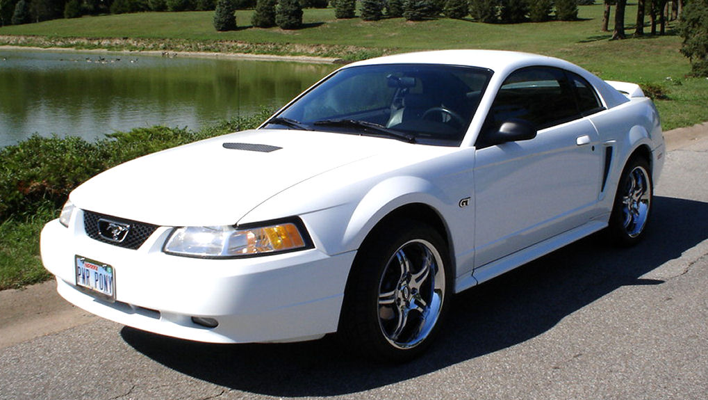2000_Ford_Mustang