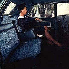 1966_Lincoln_Continental-12