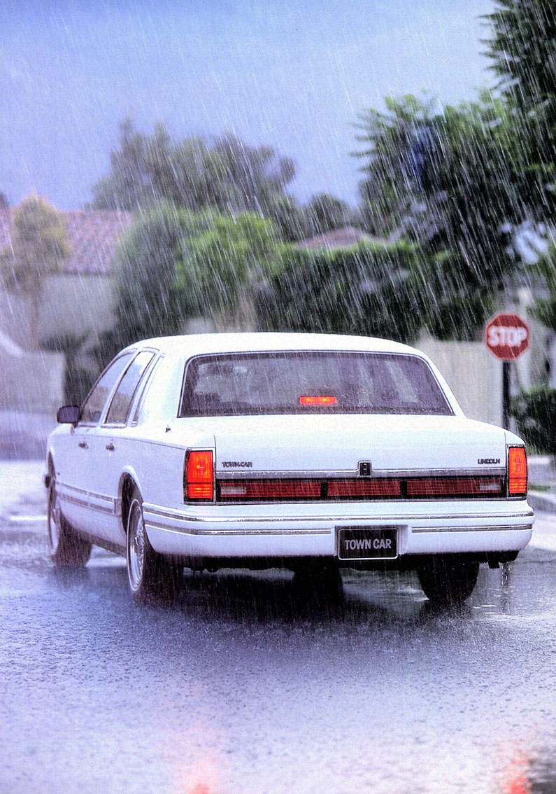 1991_Lincoln_Town_Car-10