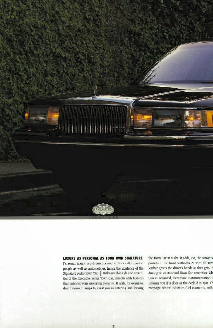 1993_Lincoln_Town_Car-16