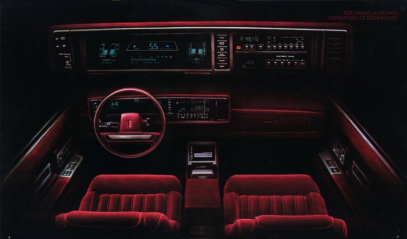 1986_Oldsmobile_Toronado-04