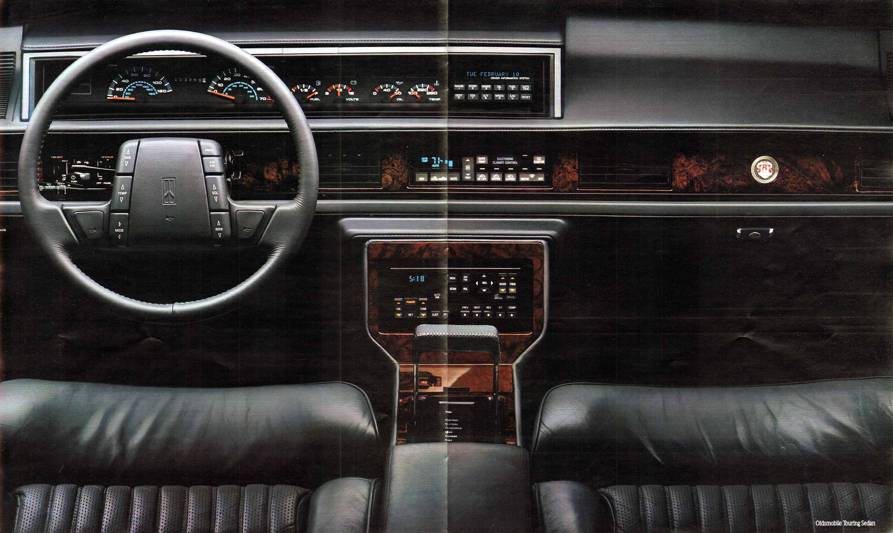1990_Oldsmobile_Full_Size_Prestige-24-25