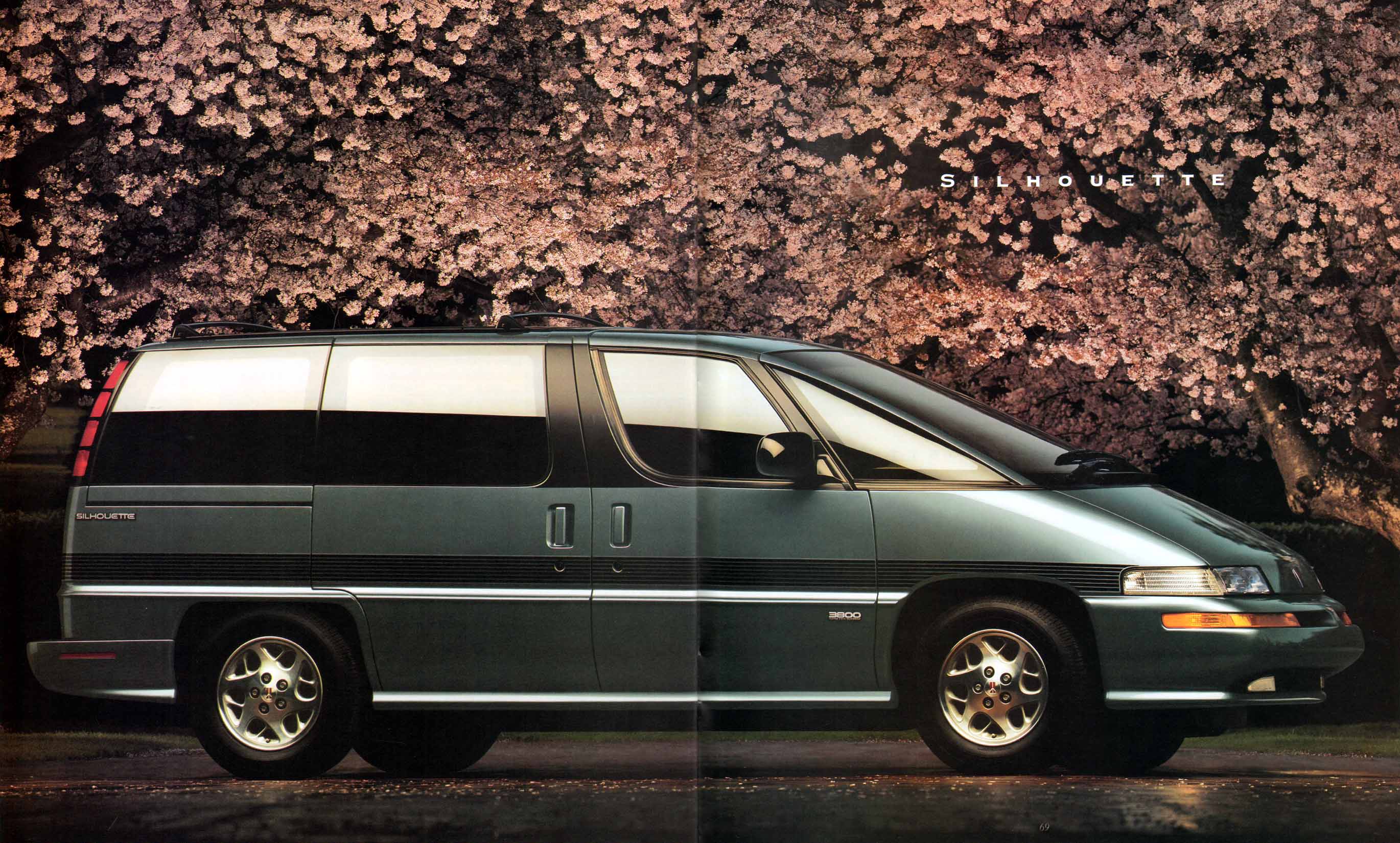 1993_Oldsmobile_Full_Line_Prestige-68-69