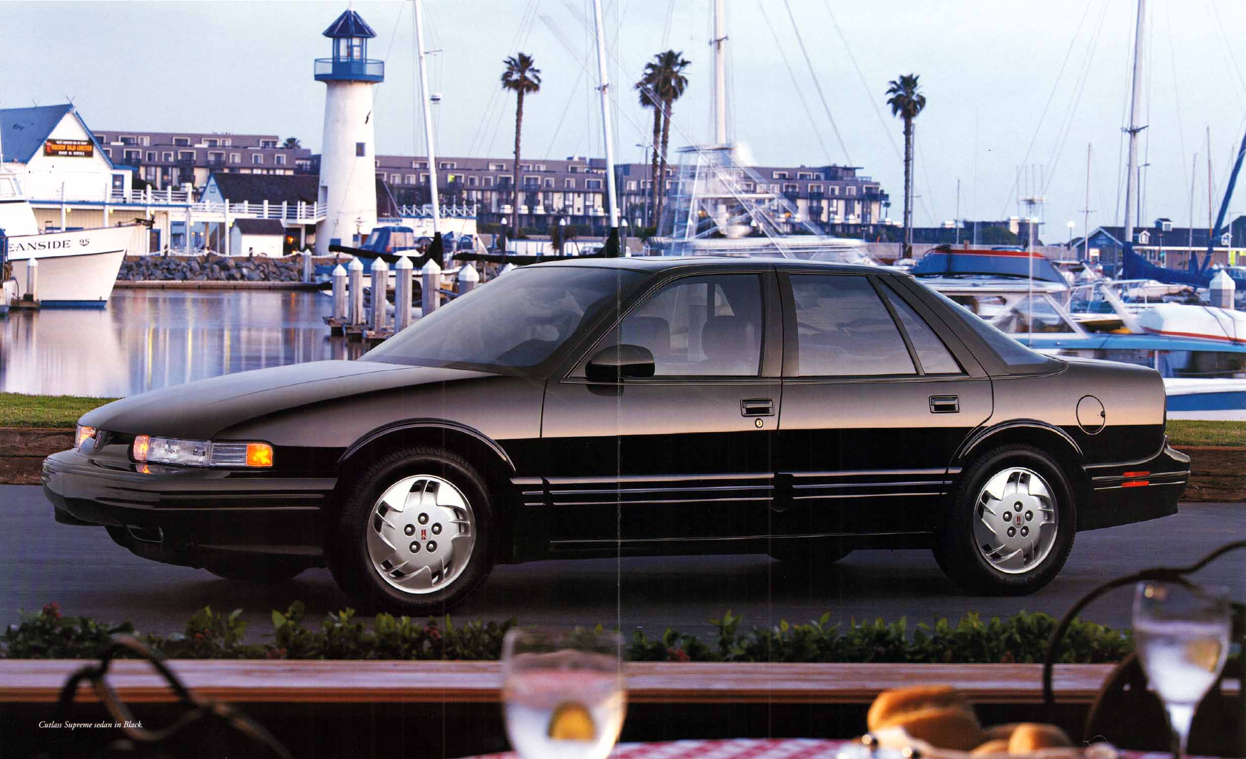 1997_Oldsmobile_Cutlass_Supreme-04a-04b