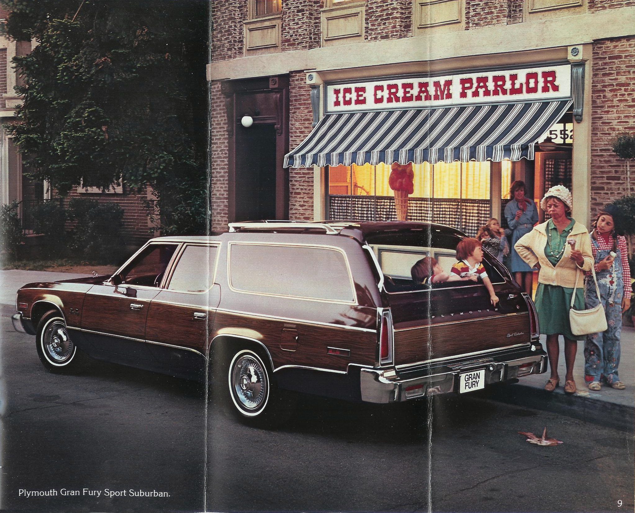 1977_Plymouth_Wagons-09