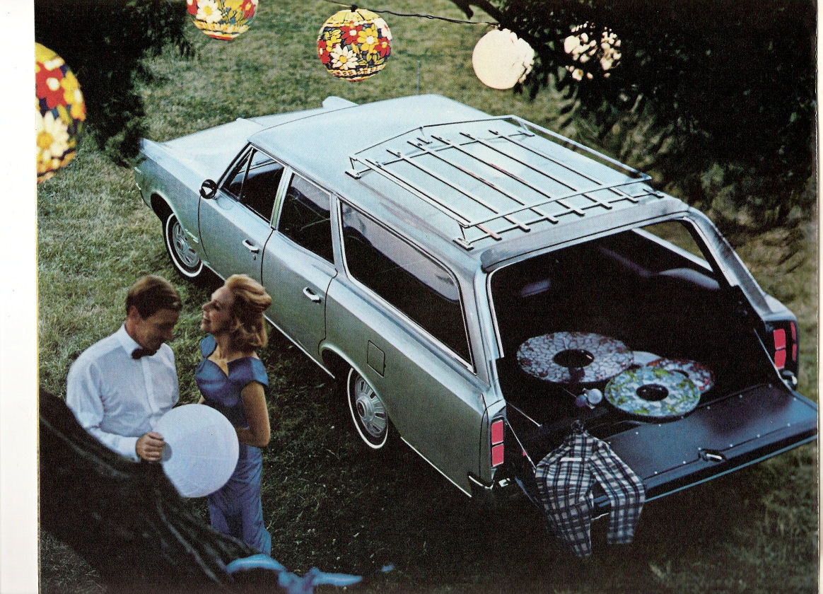 1967_Pontiac_Wagons-10