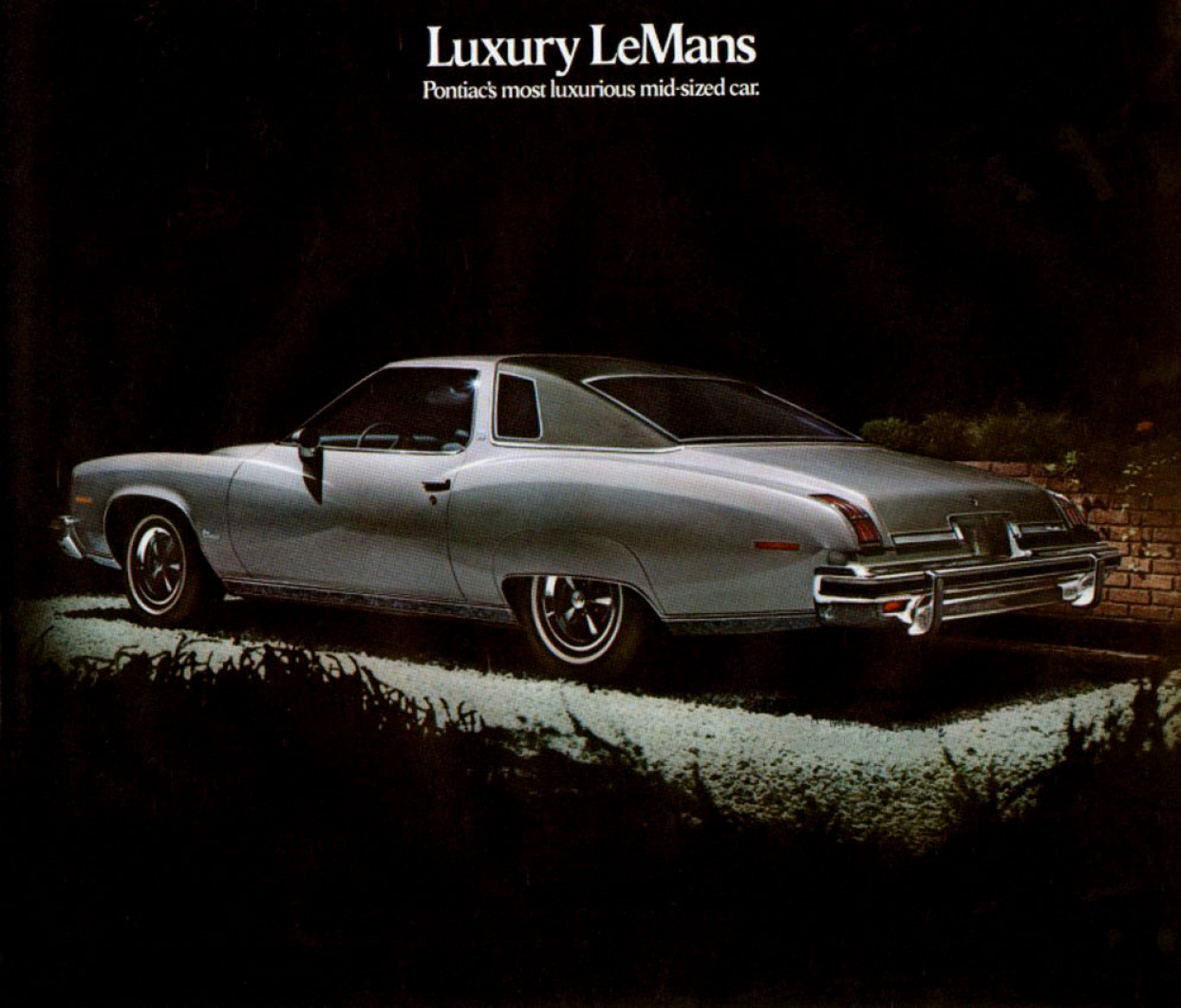 1974_Pontiac_Luxury_LeMans-01