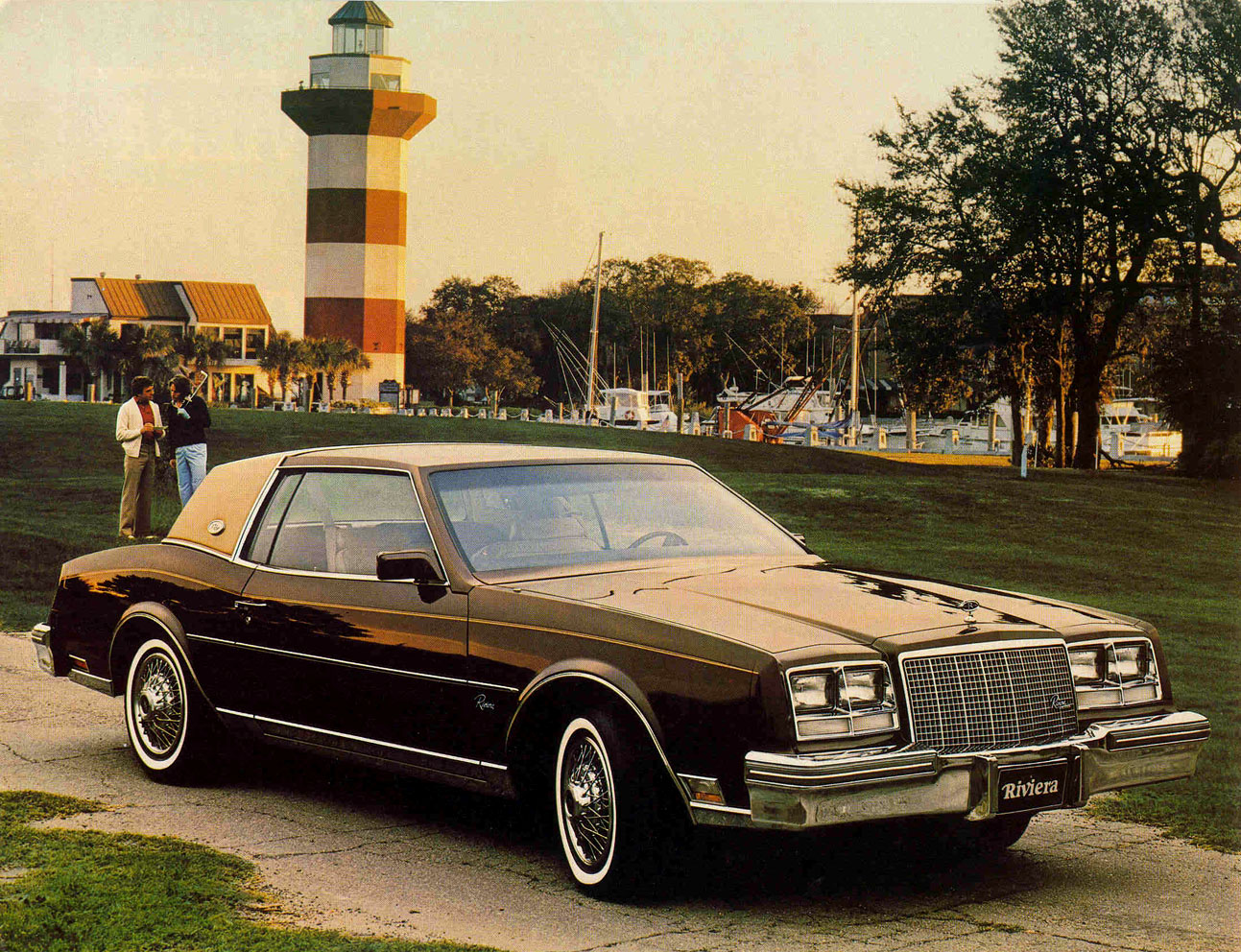 1982_Buick_Riviera_Folder-02