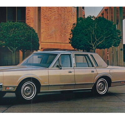1981 Lincoln Town Car-Town Coupe Brochure (Rev) 04-05