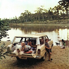 1970 Chrysler VG Valiant Wagon (Aus)-02