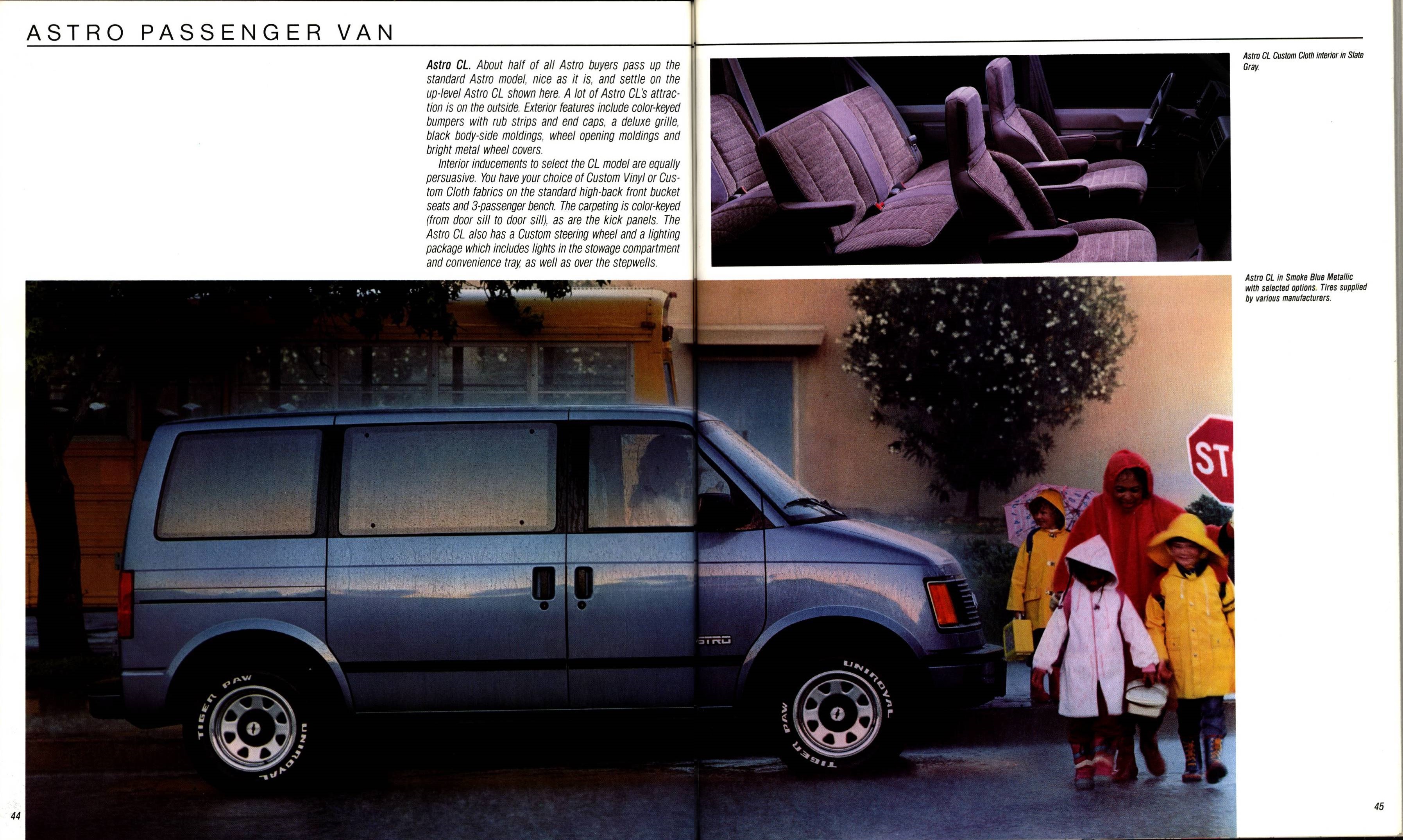 1989 Chevrolet Trucks Full Line Brochure 44-45