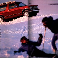 1989 Chevrolet Trucks Full Line Brochure 26-27