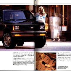 1989 Chevrolet Trucks Full Line Brochure 30-31
