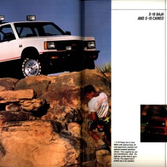 1990 Chevrolet Trucks Brochure Vol. 1 14-15