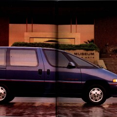 1990 Chevrolet Trucks Brochure Vol. 1 22-23