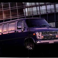 1990 Chevrolet Trucks Brochure Vol. 1 44-45