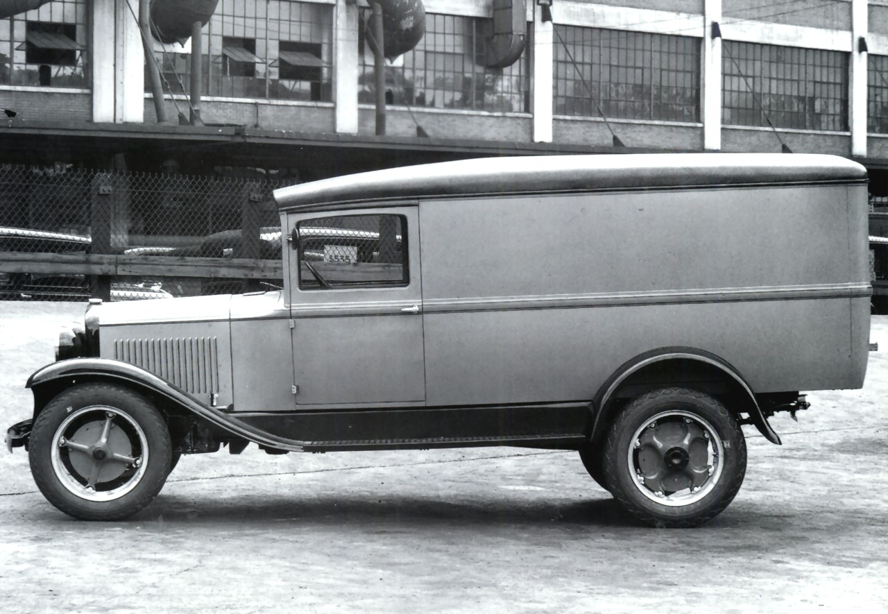 1931-Dodge-Brothers-3-4-Ton-Merchants-Express-Panel-Truck-124in-WB-sv-BW