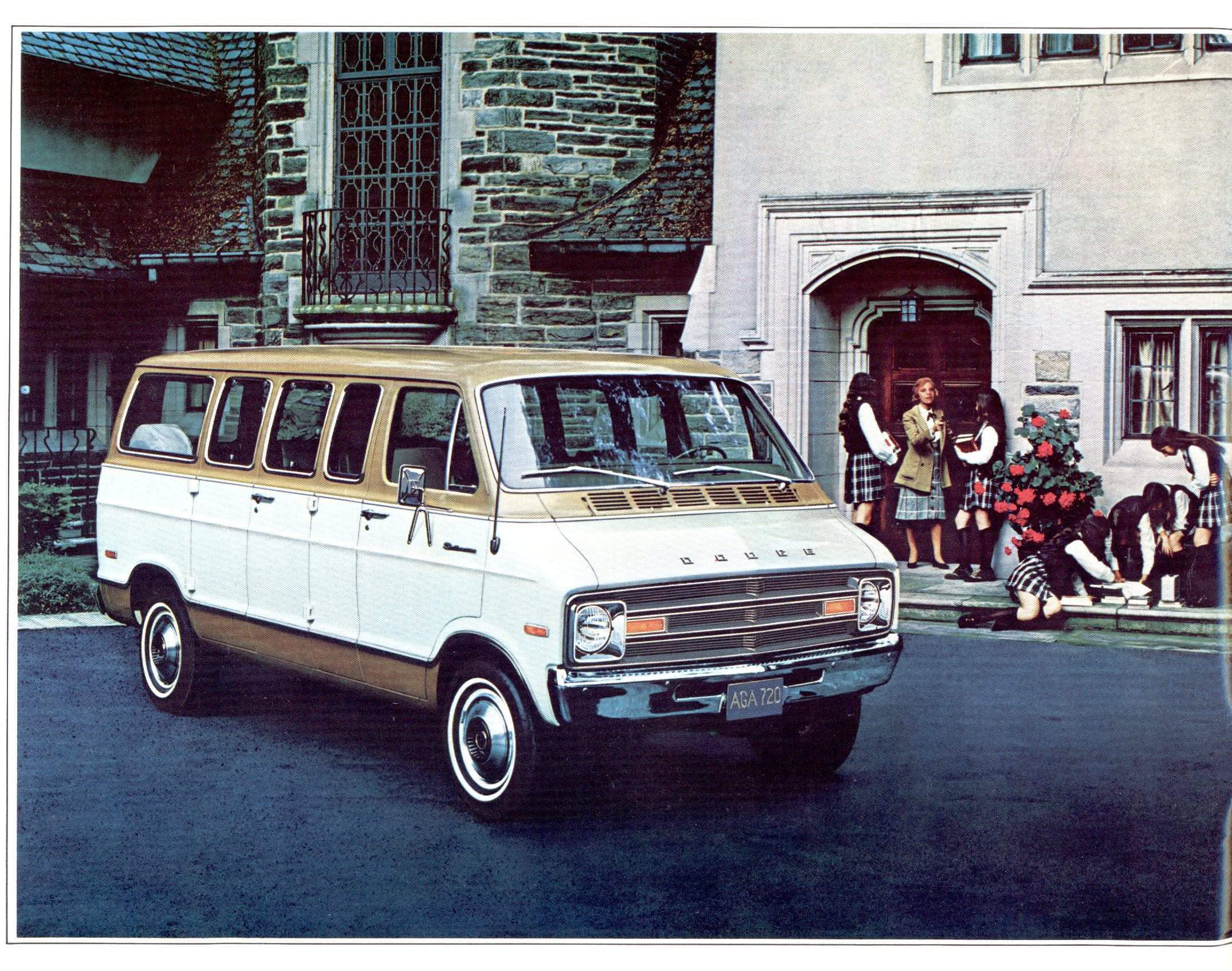 1974_Dodge_Sportsman_Wagons-02