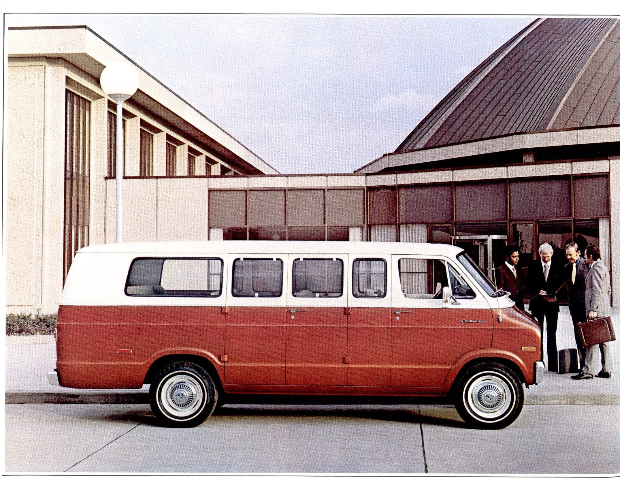 1974_Dodge_Sportsman_Wagons-04