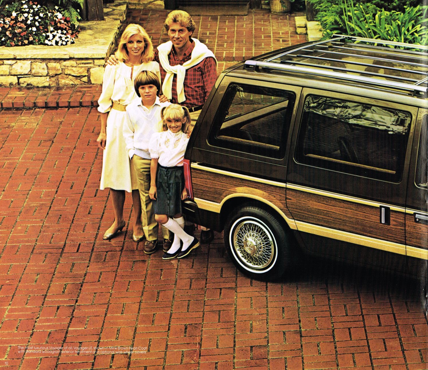 1984_Plymouth_Voyager-10