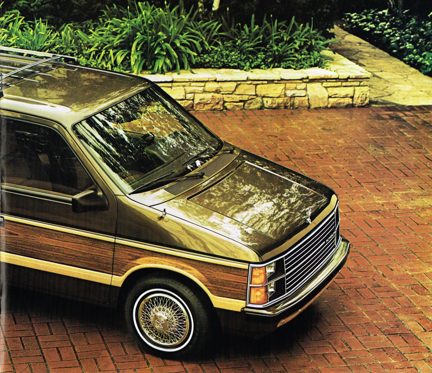 1984_Plymouth_Voyager-11