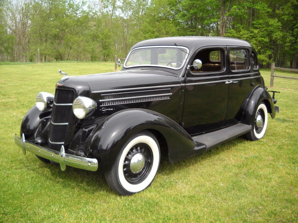 1935-Dodge-Touring-Sedan