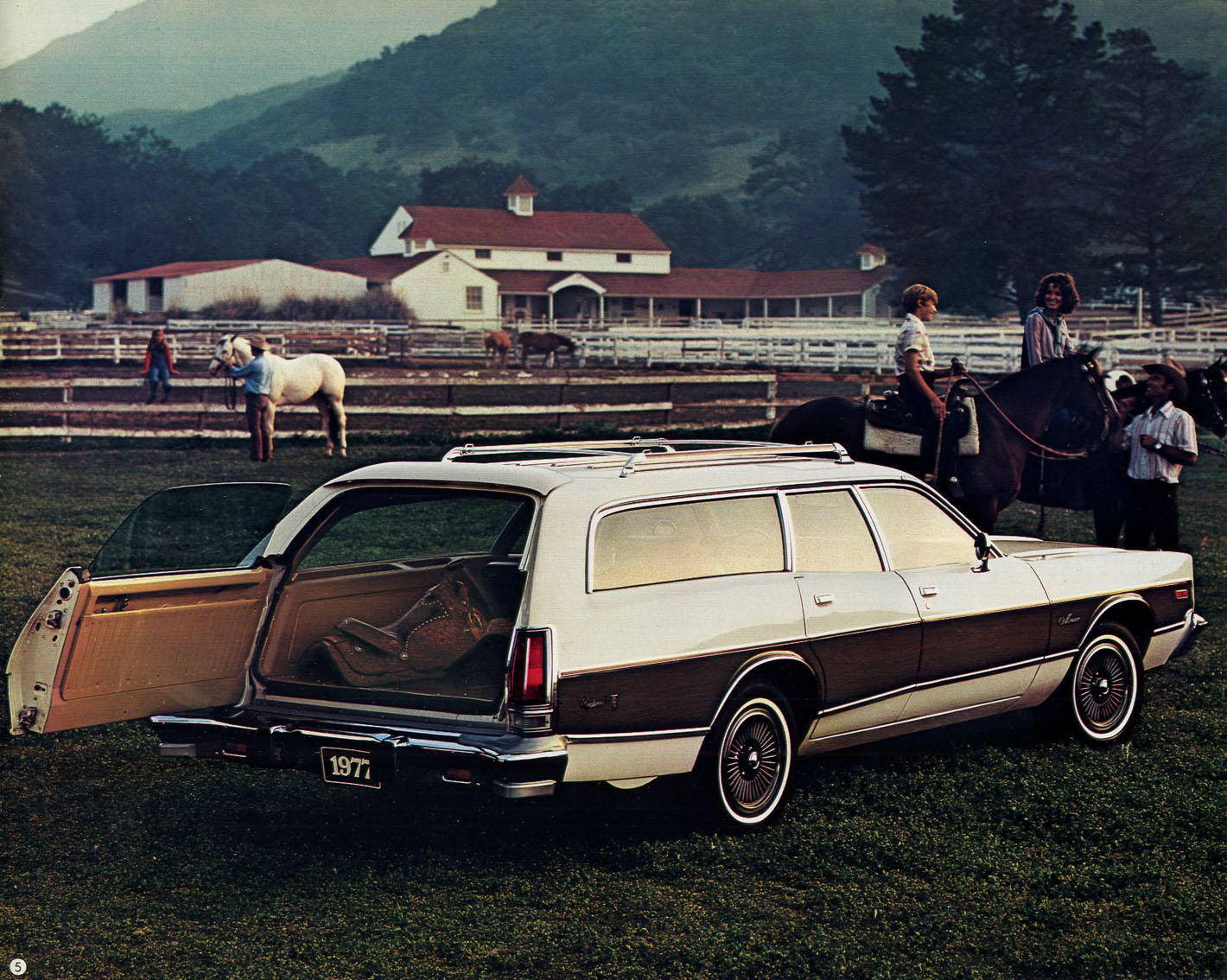 1977_Dodge_Monaco-09