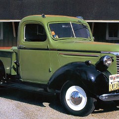 1940-Trucks-and-Vans