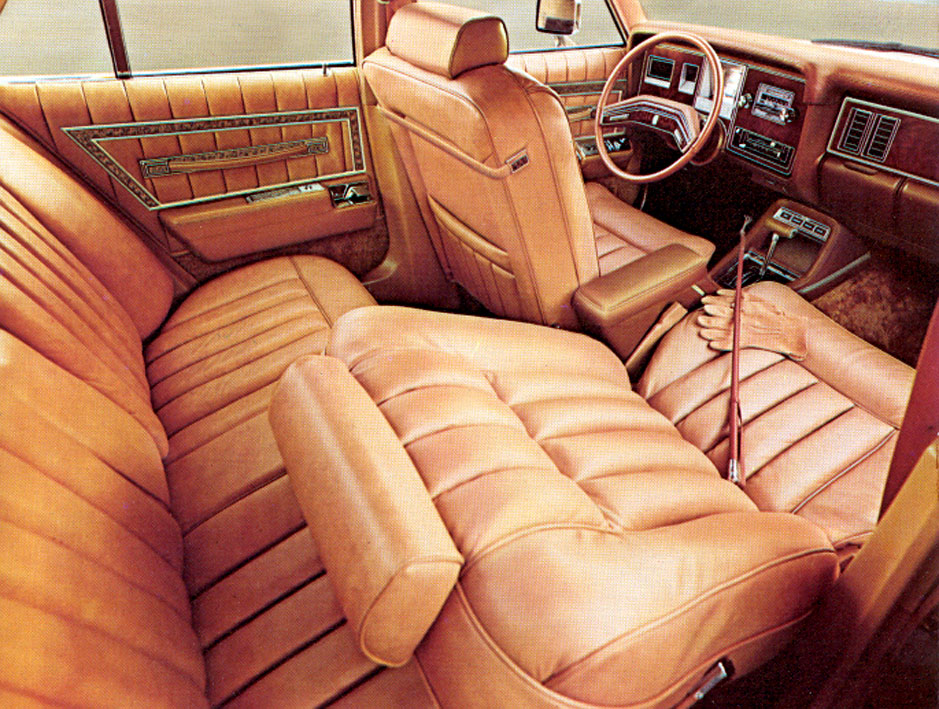 1977_Lincoln_Versailles-08