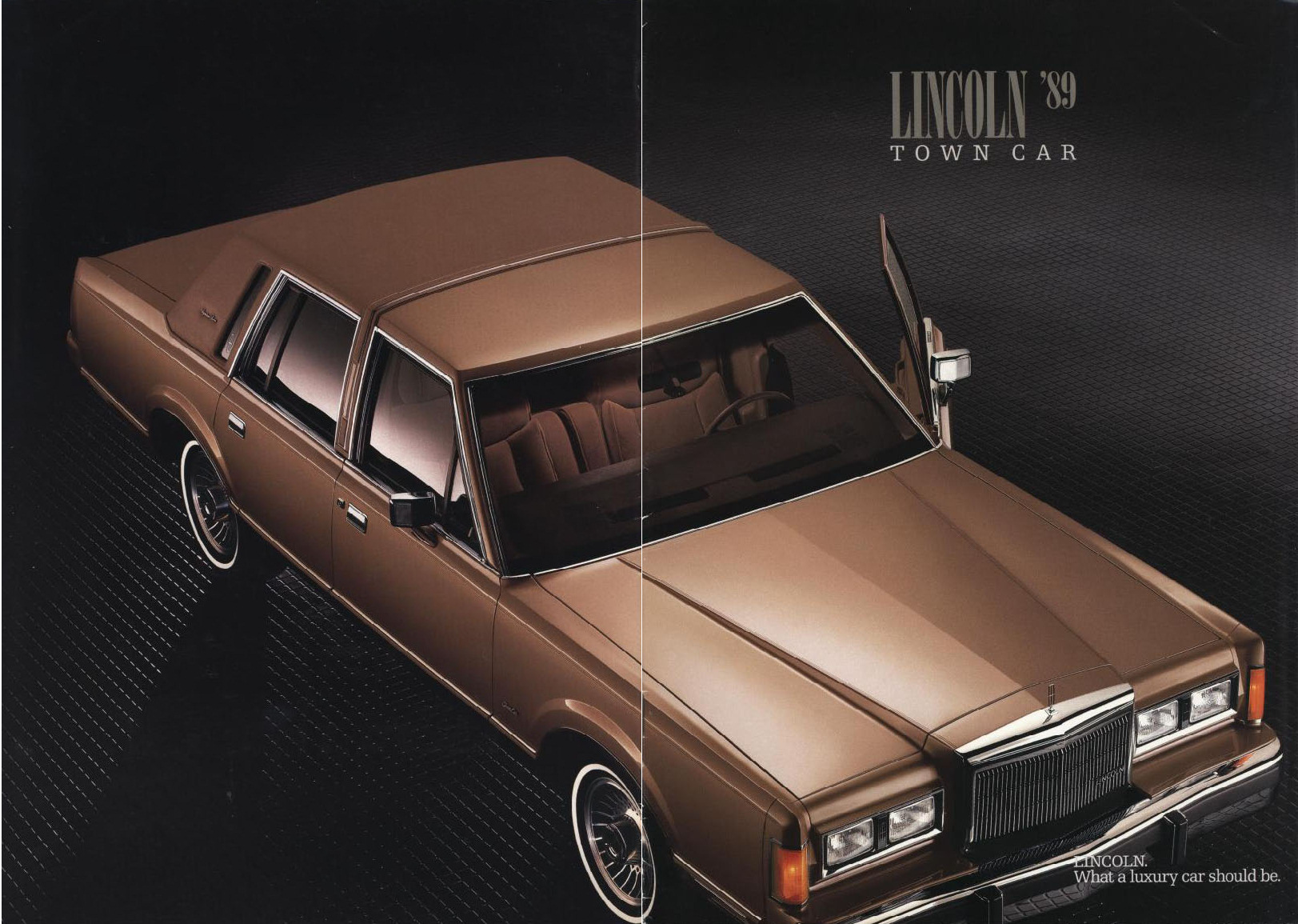 1989_Lincoln_Town_Car-20-01