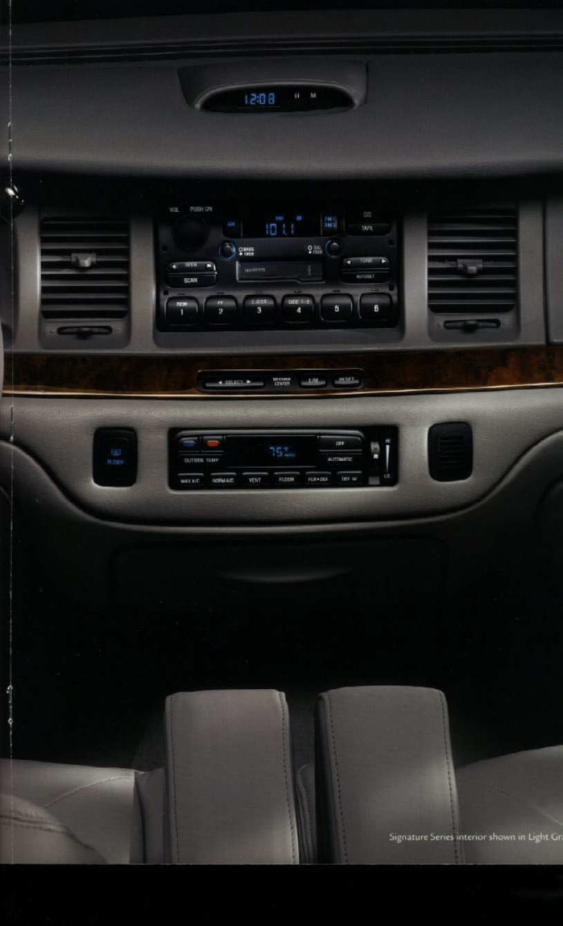 1996_Lincoln_Town_Car-08