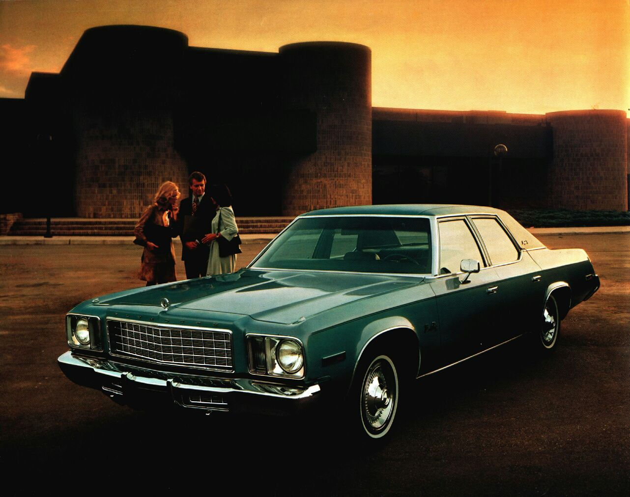 1976_Plymouth_Gran_Fury-02