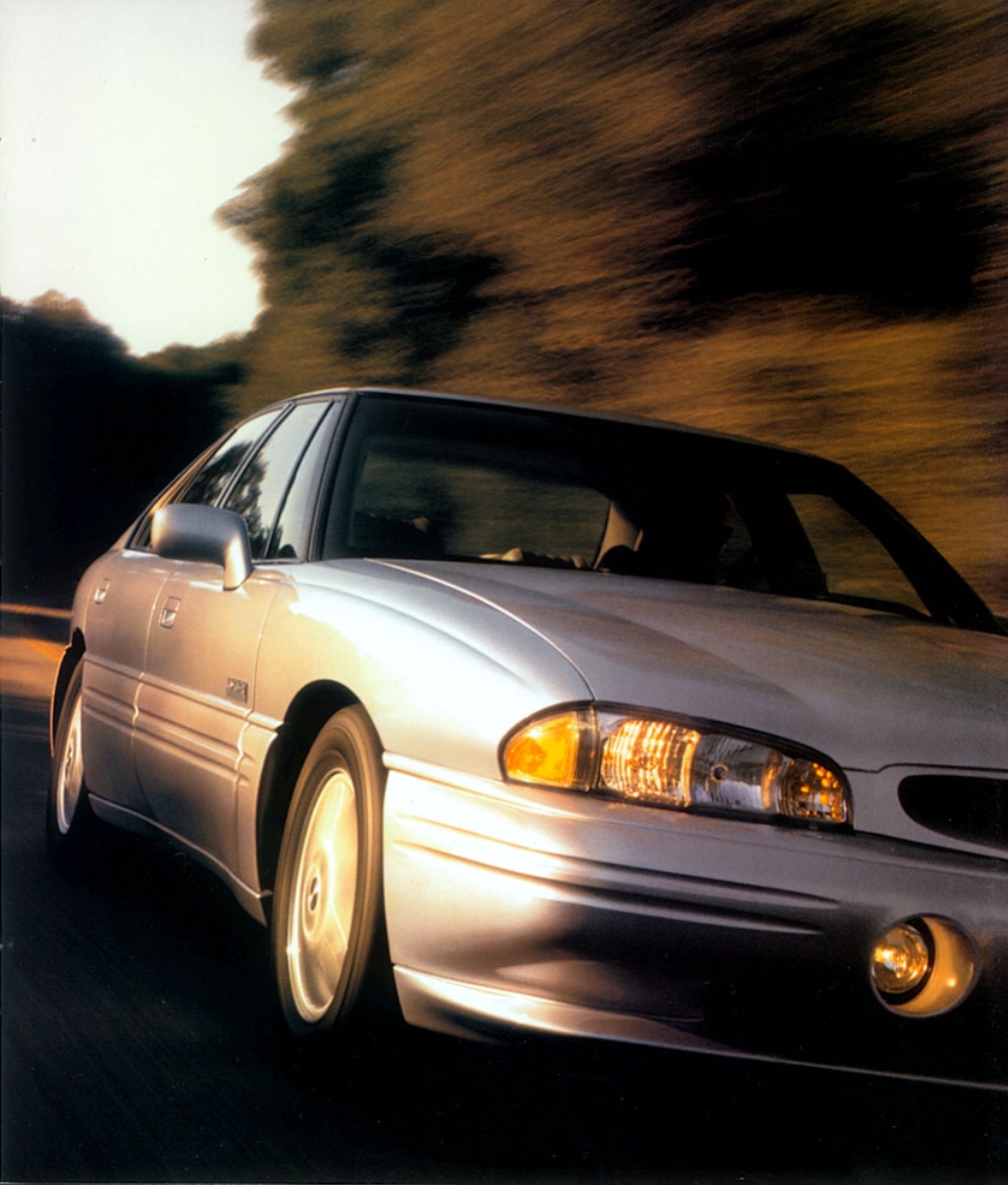 1997_Pontiac_Bonneville-09